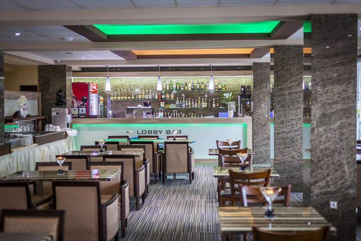 Lounge 66 of 83