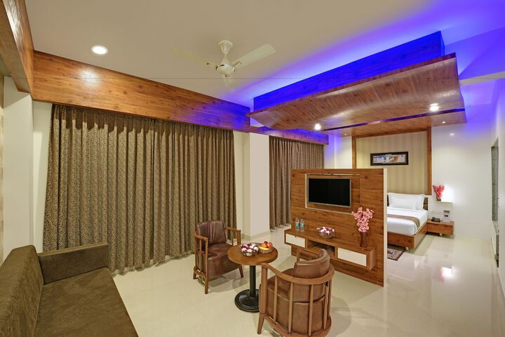 Room 6 of 27