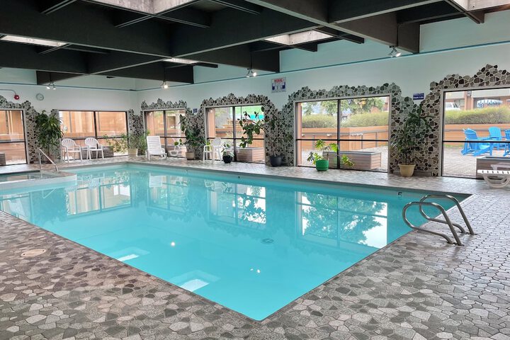 Hotel Pool