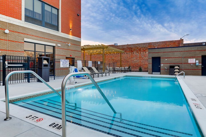 Pool 32 of 63
