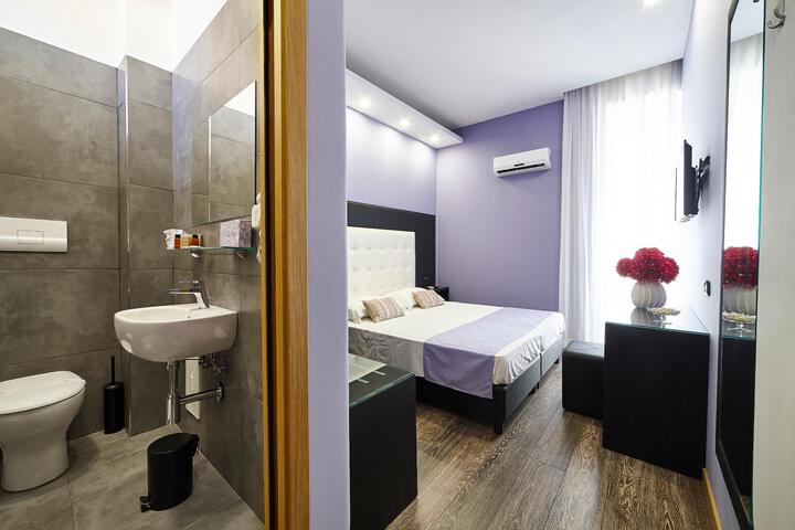 Room 9 of 18