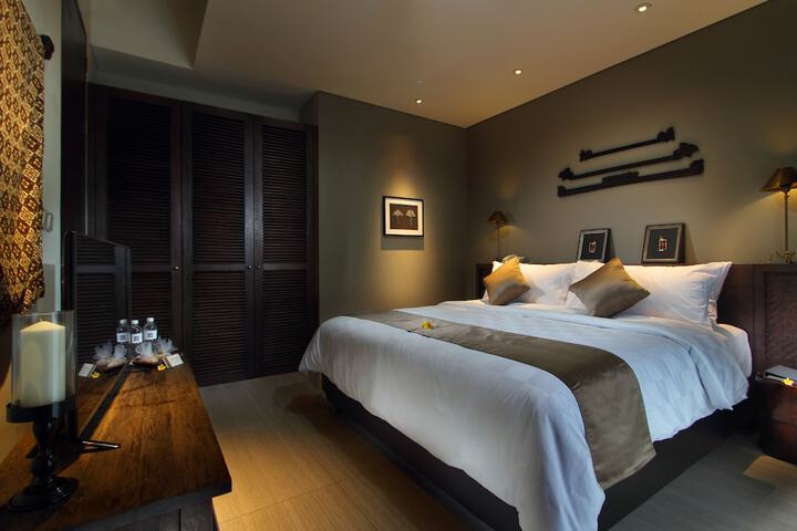 Room 2 of 12