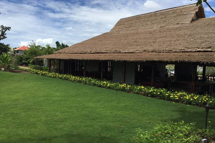 Hotel Exterior 57 of 68