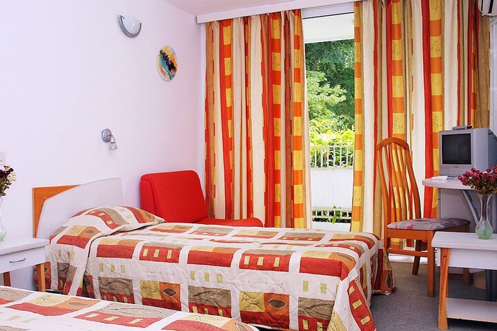Room 4 of 19
