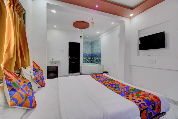 Room 13 of 28