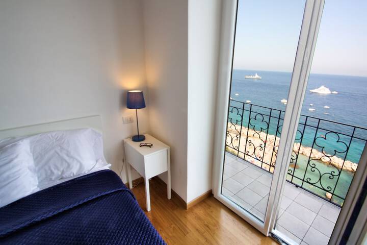 Room 9 of 25