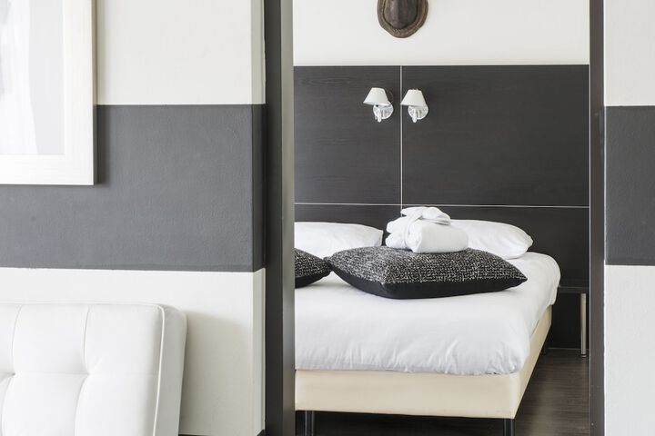 Room 10 of 31