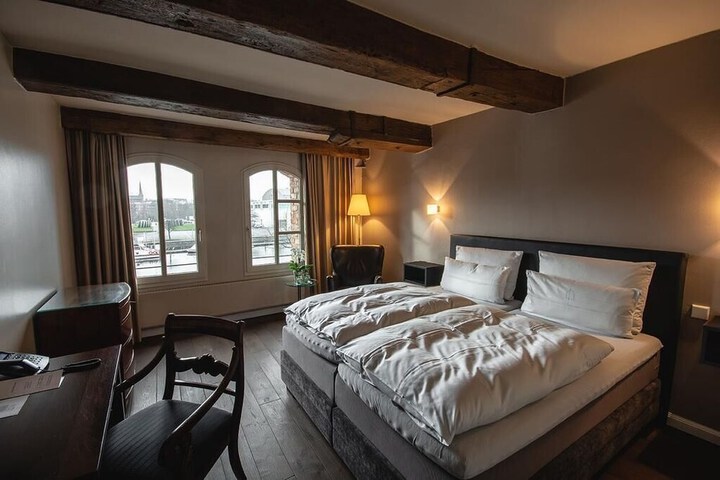 Room 10 of 54