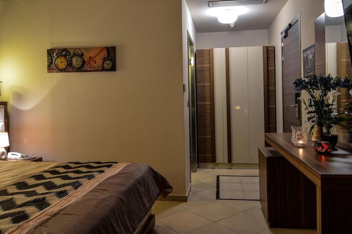 Room 10 of 37