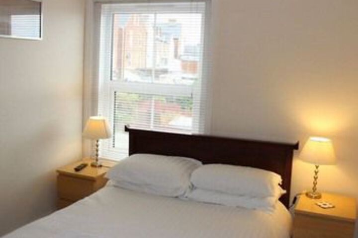 Room 6 of 12