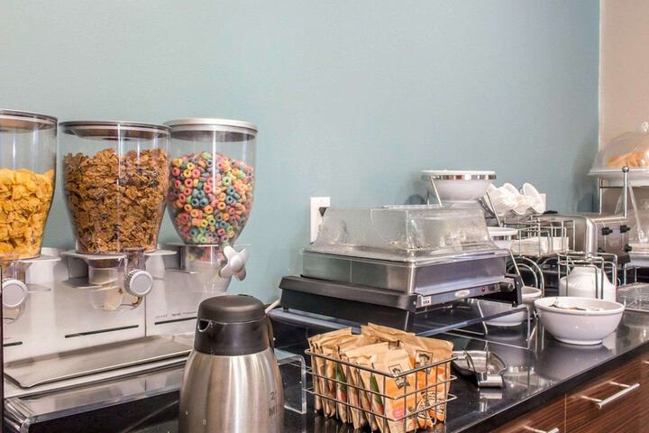 Breakfast/Coffee Service 22 of 27
