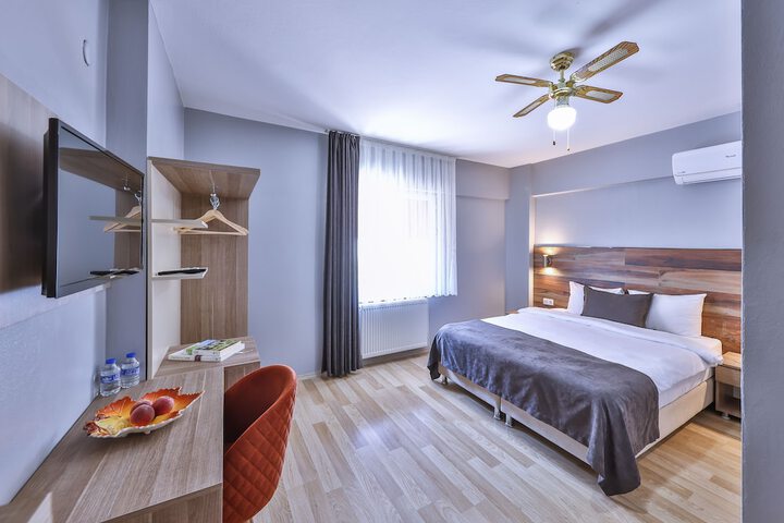 Room 5 of 125