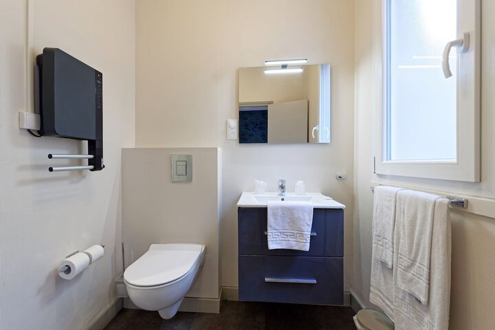 Room 32 of 60