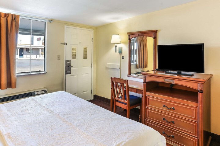 Room 10 of 30