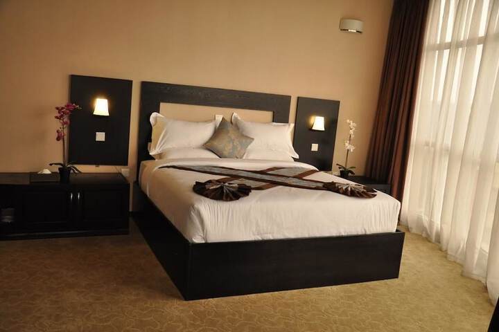 Room 11 of 28