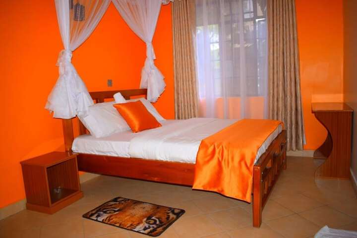Room 3 of 8