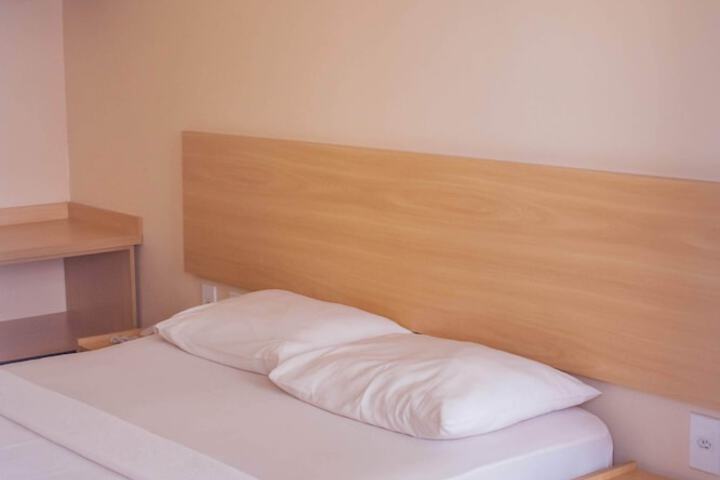 Room 10 of 37