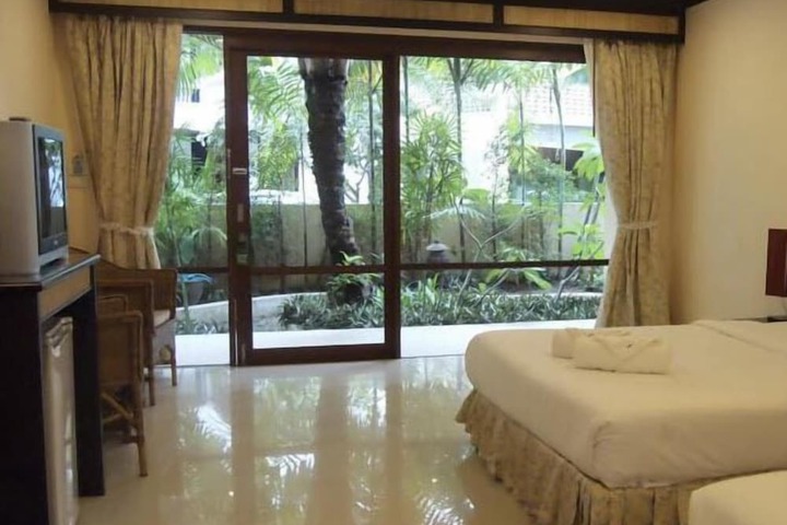 Room 6 of 31