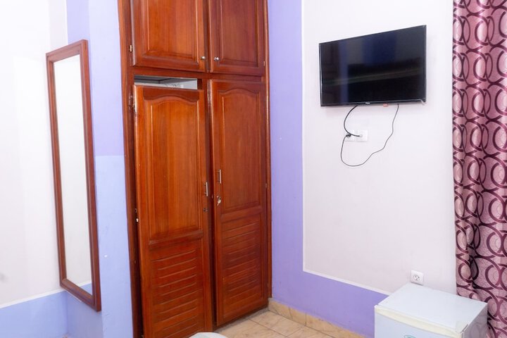 Room 6 of 101
