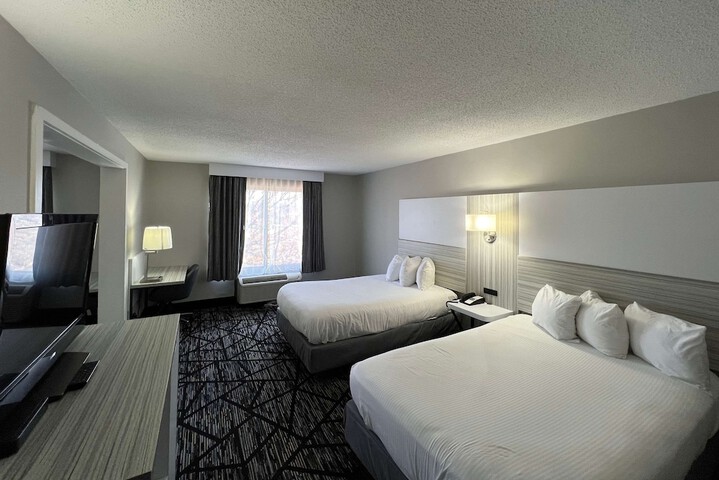 1 King Bed (3 of 18)