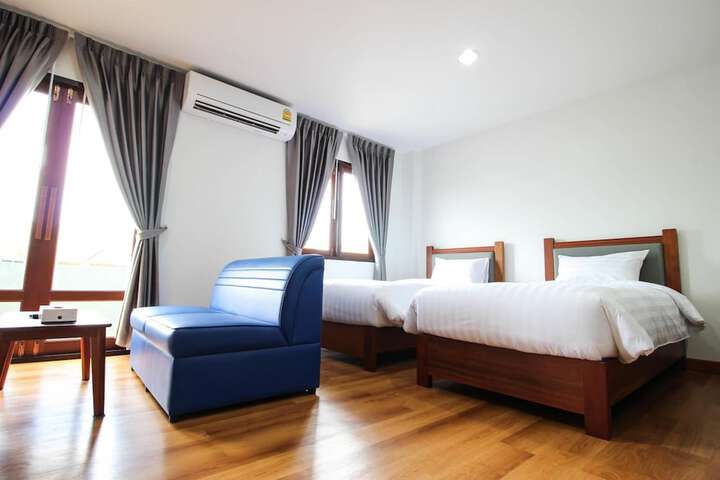 Room 10 of 30