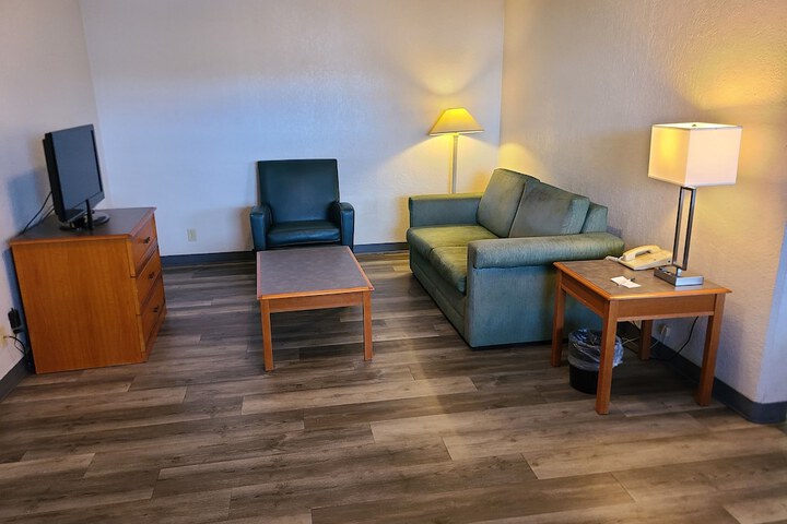 Room 21 of 38