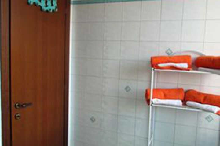 Room 6 of 33