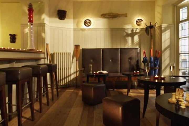 Lounge 69 of 87