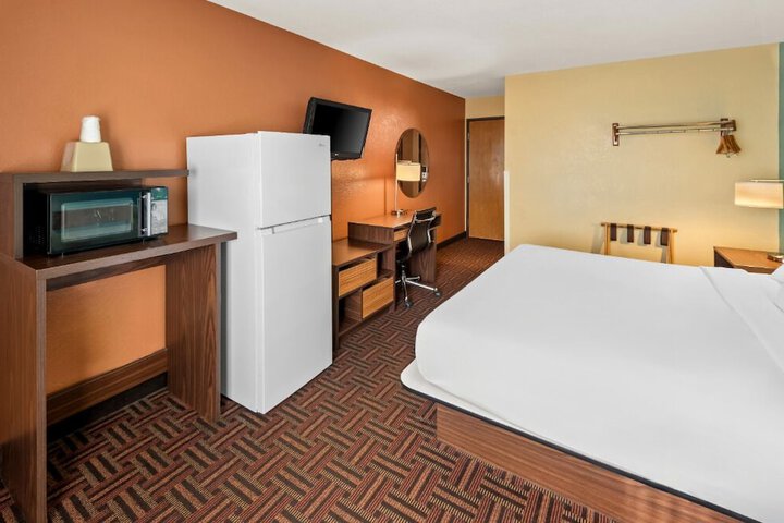 1 King Bed (6 of 6)