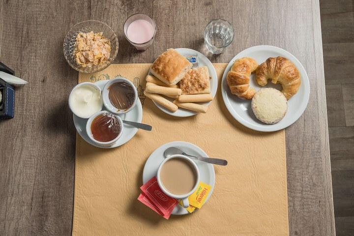 Breakfast/Coffee Service 46 of 54