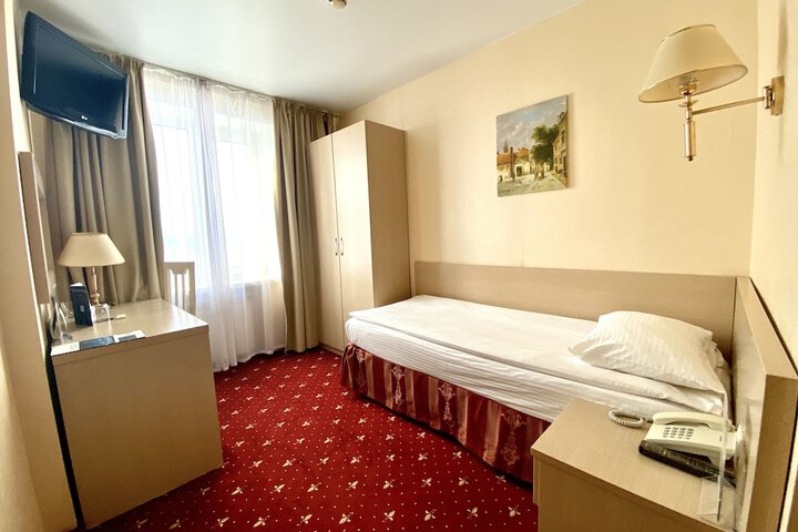 Room 2 of 27