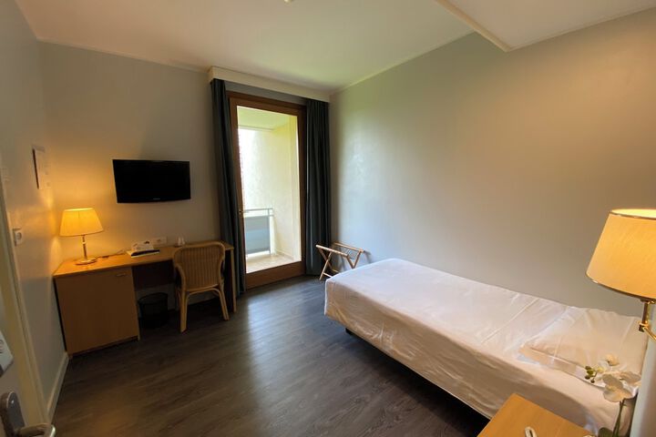 Room 18 of 50