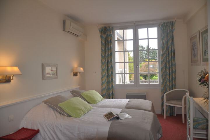 Room 34 of 77