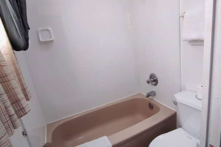 Room 9 of 13
