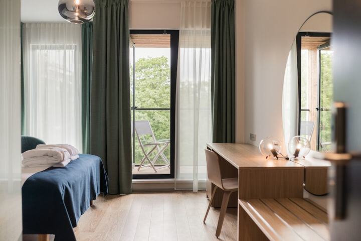 Room 15 of 83