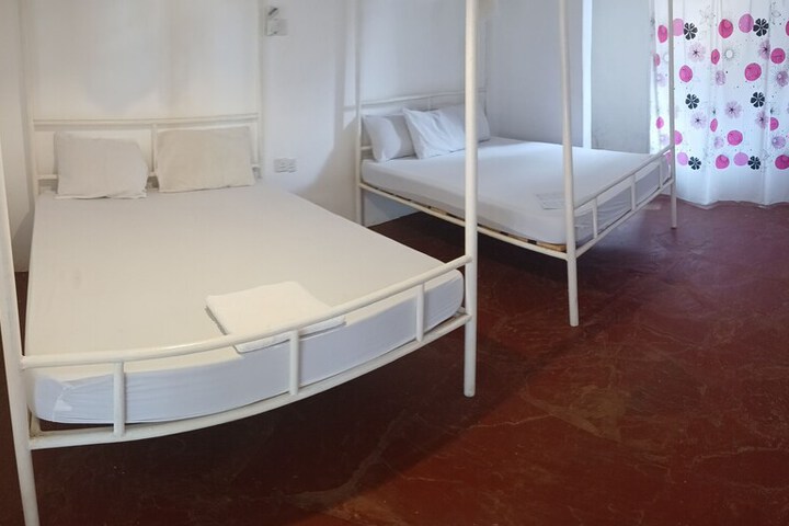 Room 16 of 34