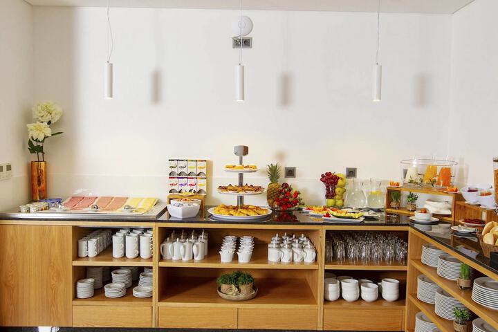 Breakfast/Coffee Service 26 of 48