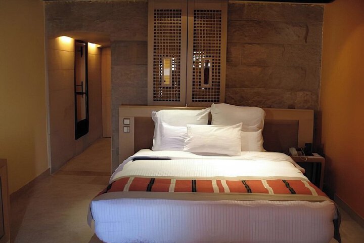 Room 10 of 64