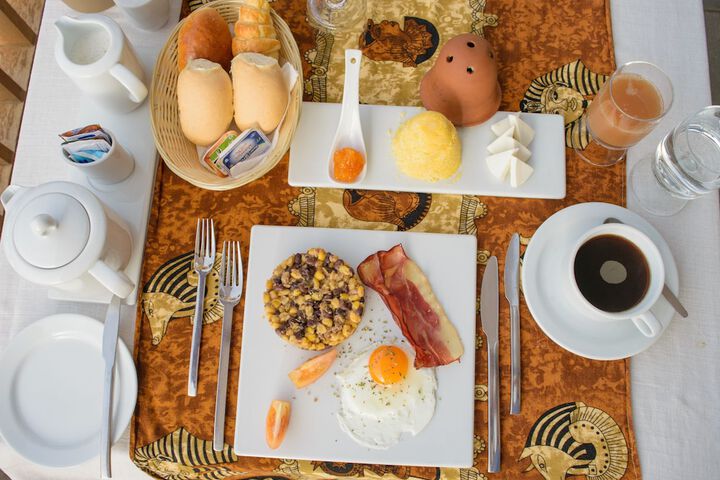 Breakfast/Coffee Service 64 of 107