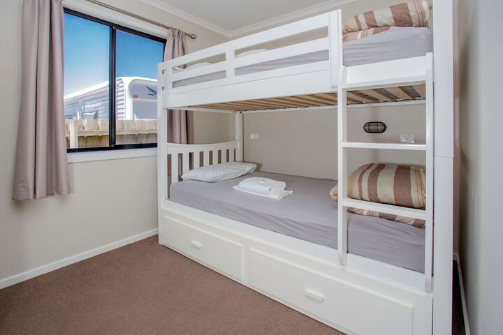 Room 6 of 122