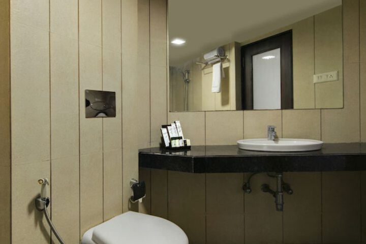 Room 16 of 36
