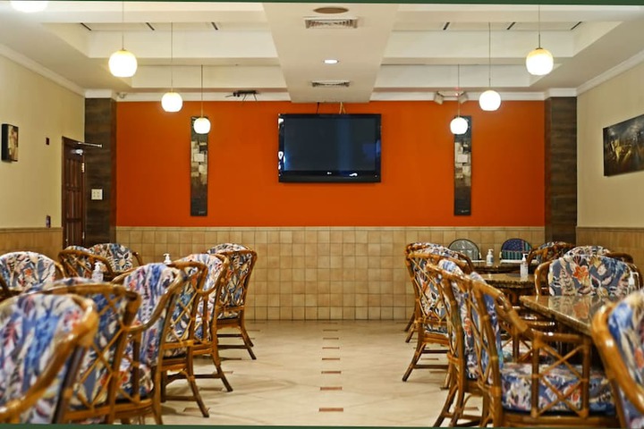 Dining 37 of 42