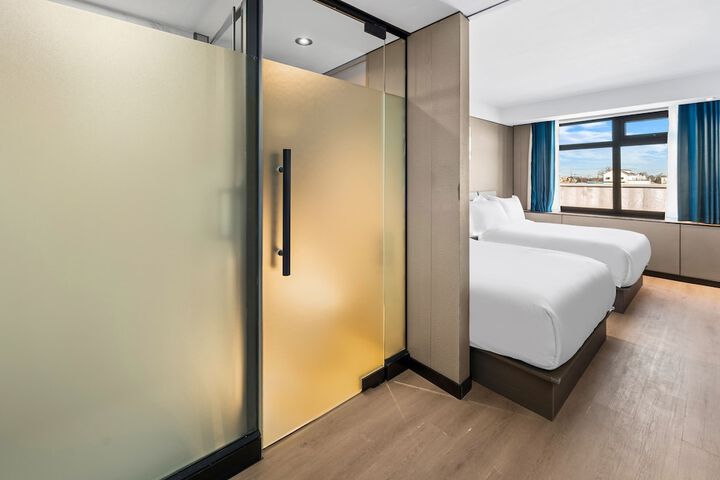 Grand 2 Double Beds (5 of 8)