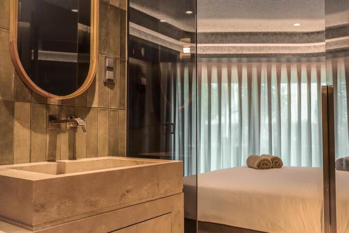 Room 43 of 179