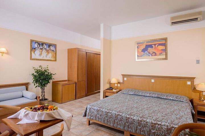 Room 17 of 340