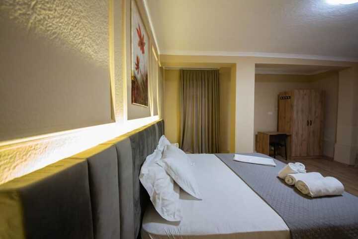 Room 11 of 25