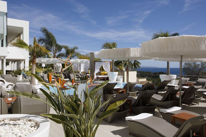 Hotel Pool