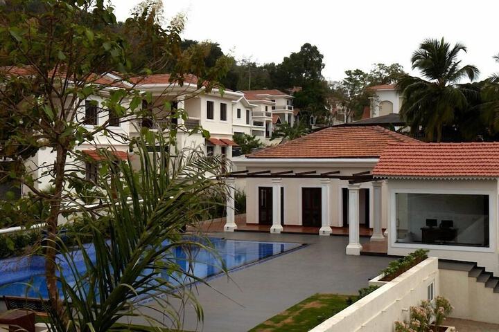 Pool Hotel