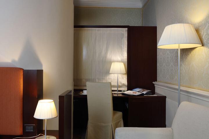 Room 49 of 290