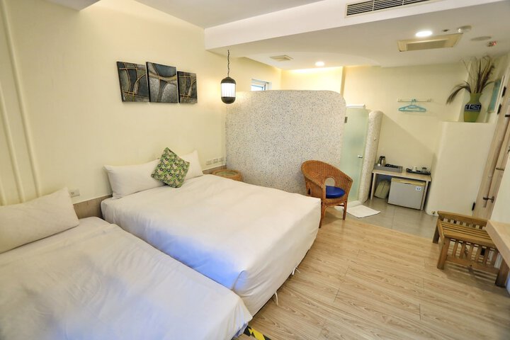 Room 13 of 26